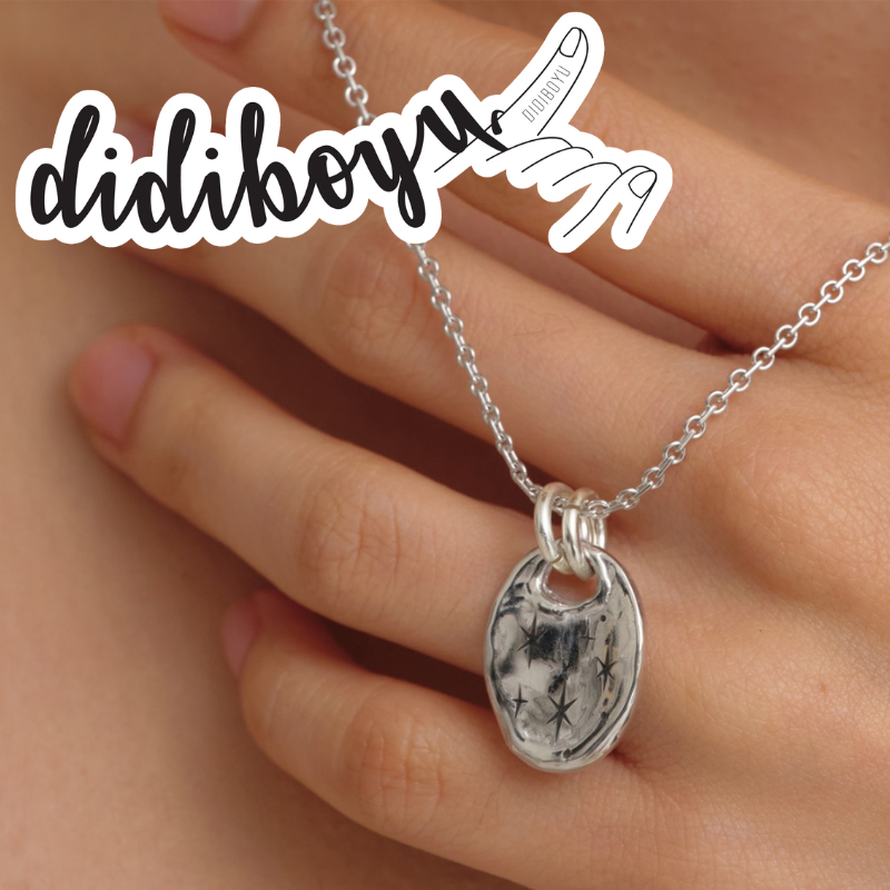 Wearing SHINee TAEMIN / DIDIBOYU / stardust necklace Wearing SHINee TAEMIN / DIDIBOYU / stardust necklace